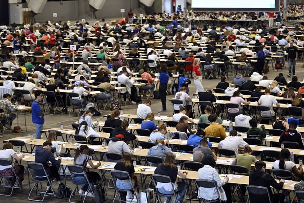 Vlaamse regering behoudt 1.723 startende studenten geneeskunde