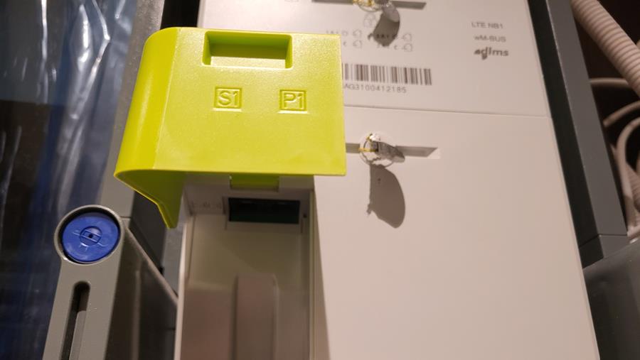 Désormais, il est possible de connecter une batterie enfichable au port P1