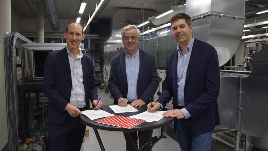 Volta soutient les cours de troisième cycle pour assurer un apport de qualité en génie électrique