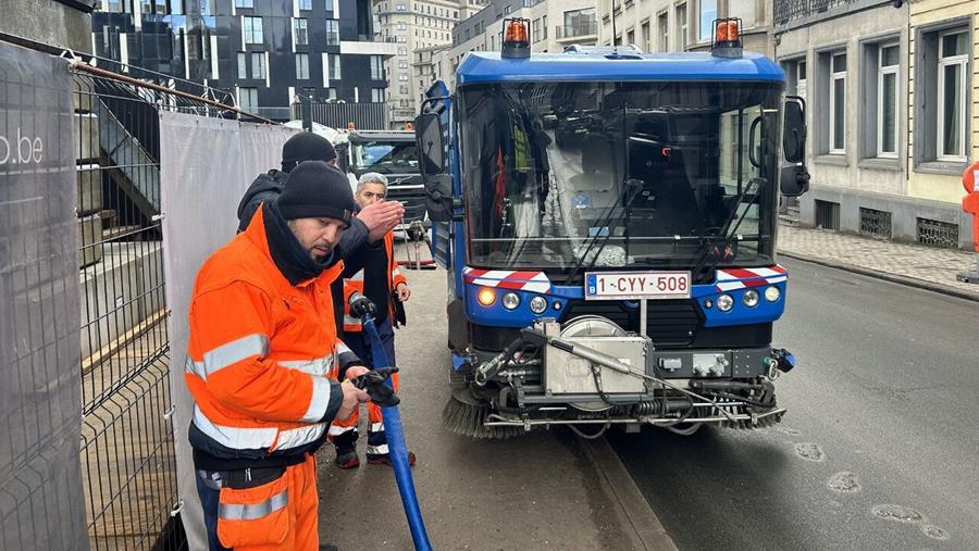 Brusselse gemeenten reinigen straten met grondwater van Realex-werf